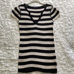 Gap Short Sleeve V Neck Ribbed Knit Top
